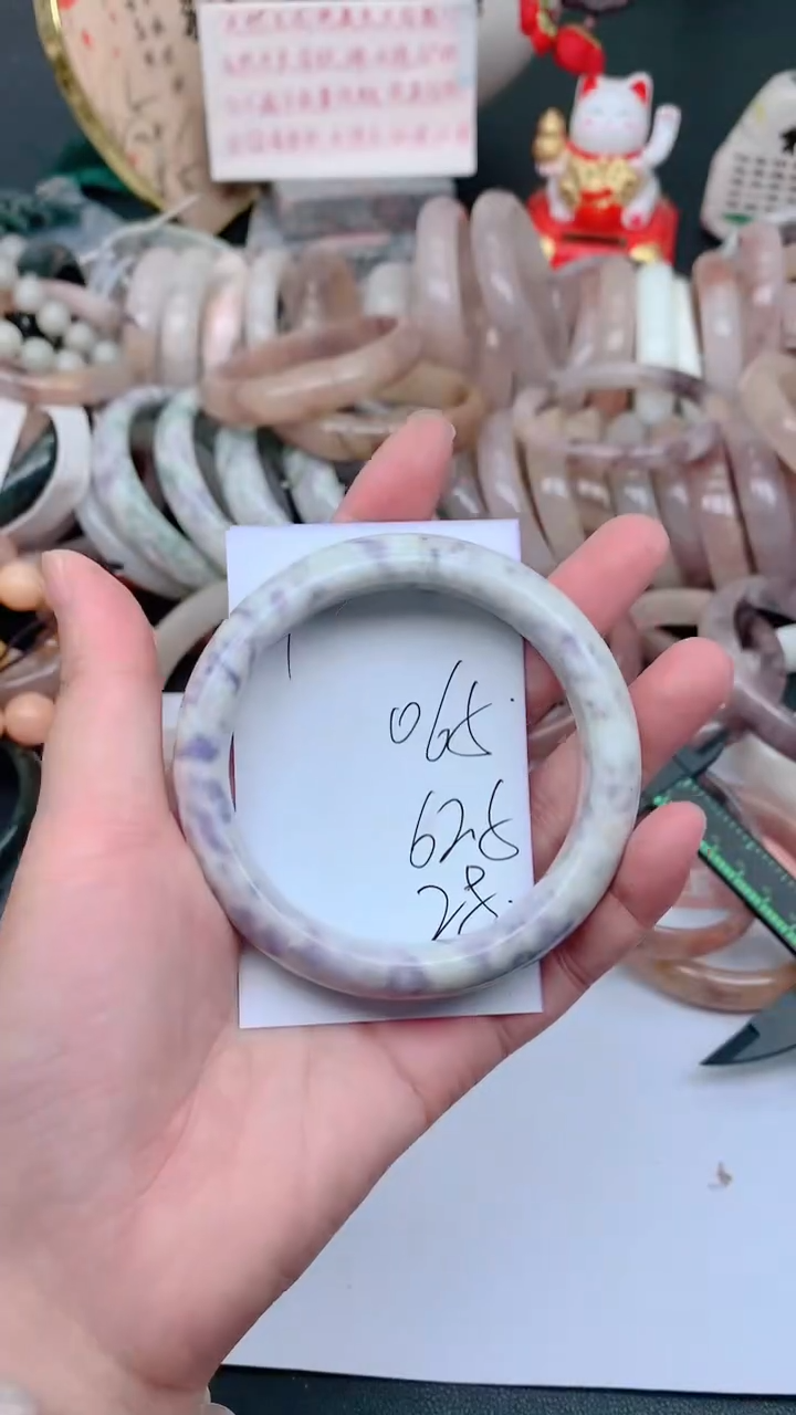未镶嵌手镯石英质玉065