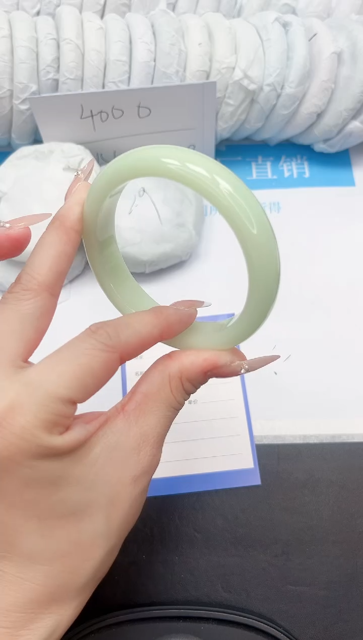 手镯石英质玉未镶嵌48-60PT