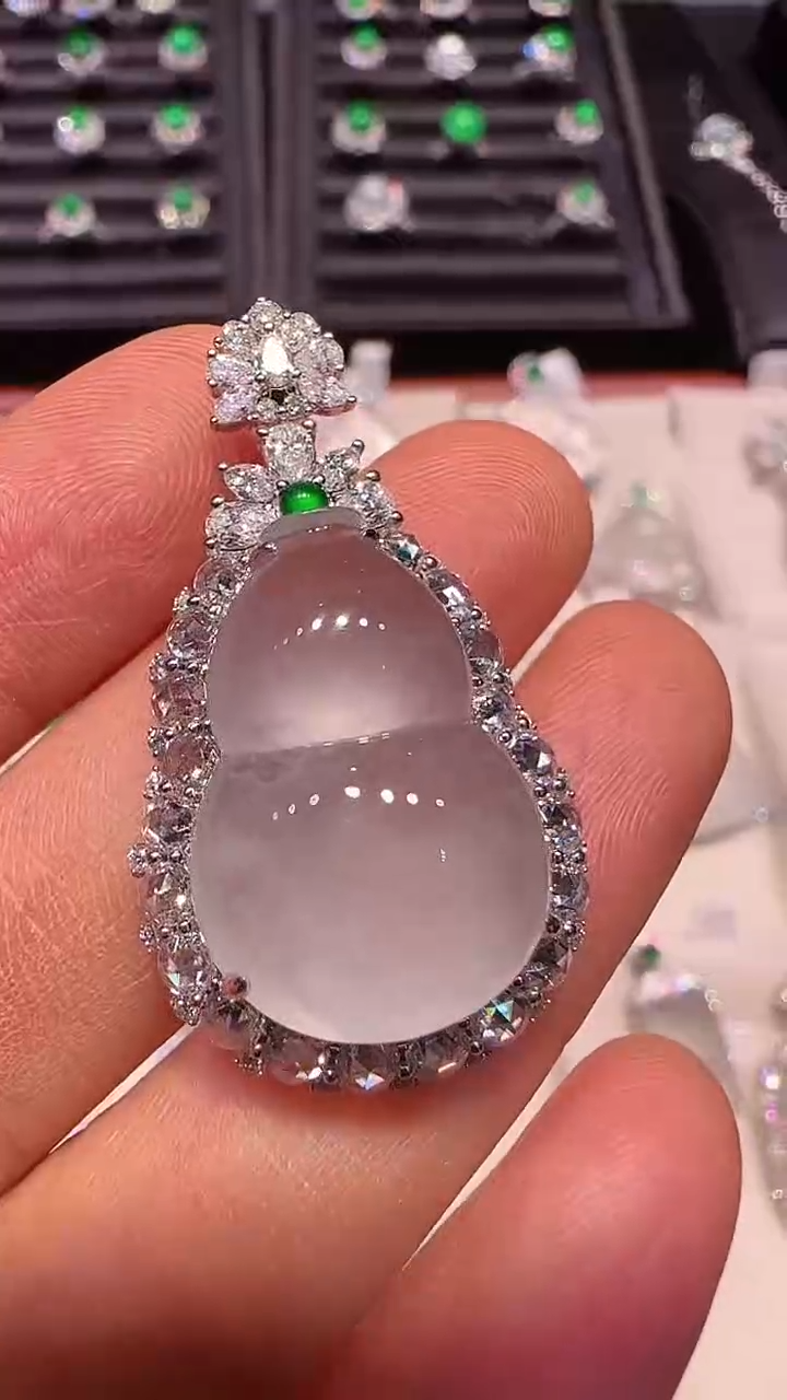 【闪购商品】翡翠颈饰18K金镶嵌葫芦