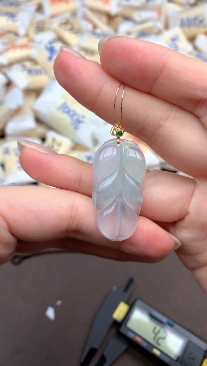 18K金镶嵌挂件翡翠— 