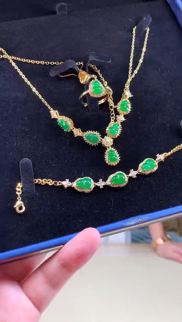 【闪购商品】翡翠颈饰未镶嵌        *867