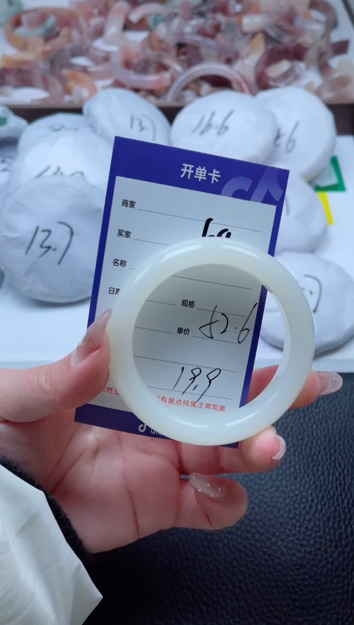 【闪购商品】石英质玉手镯未镶嵌109-52