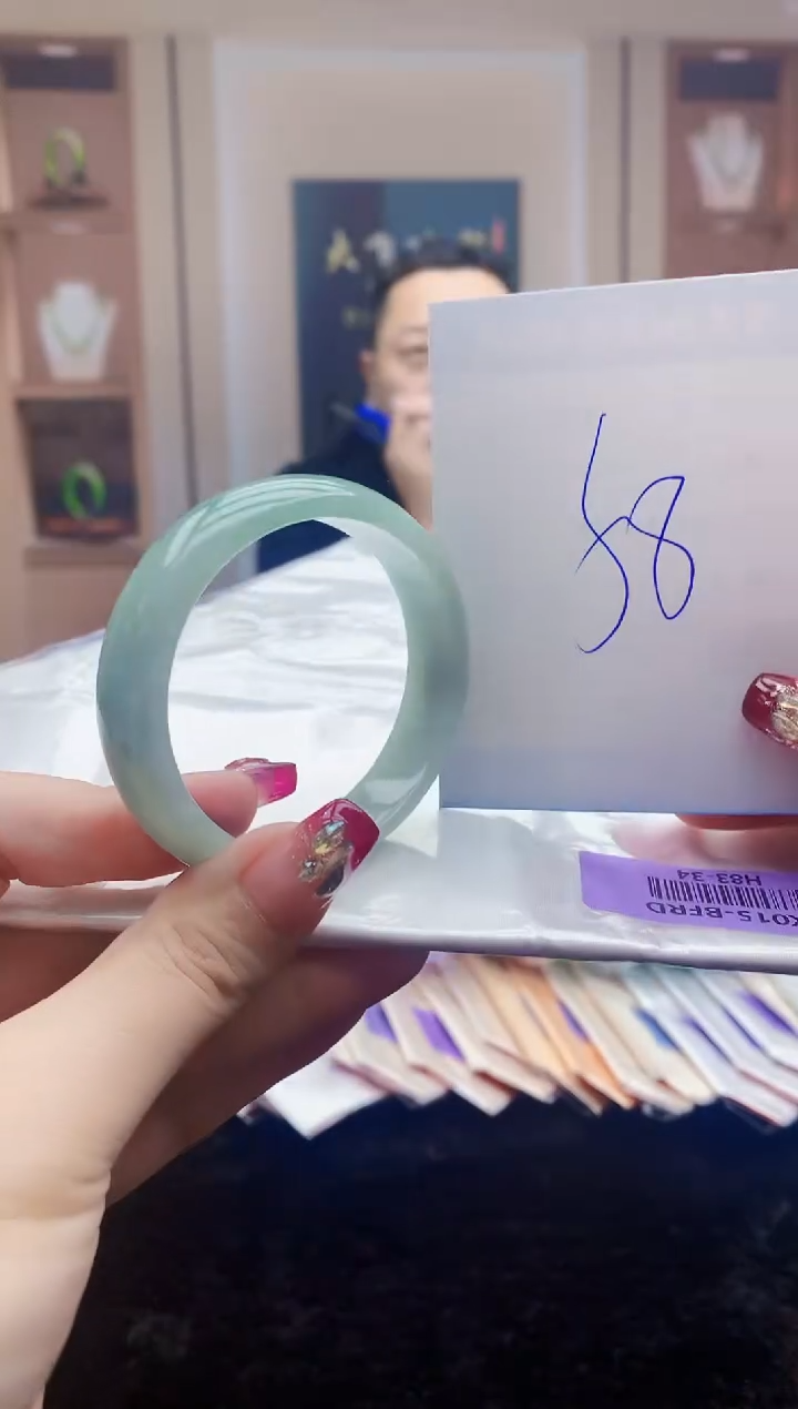 【闪购商品】翡翠手镯未镶嵌    H83-34