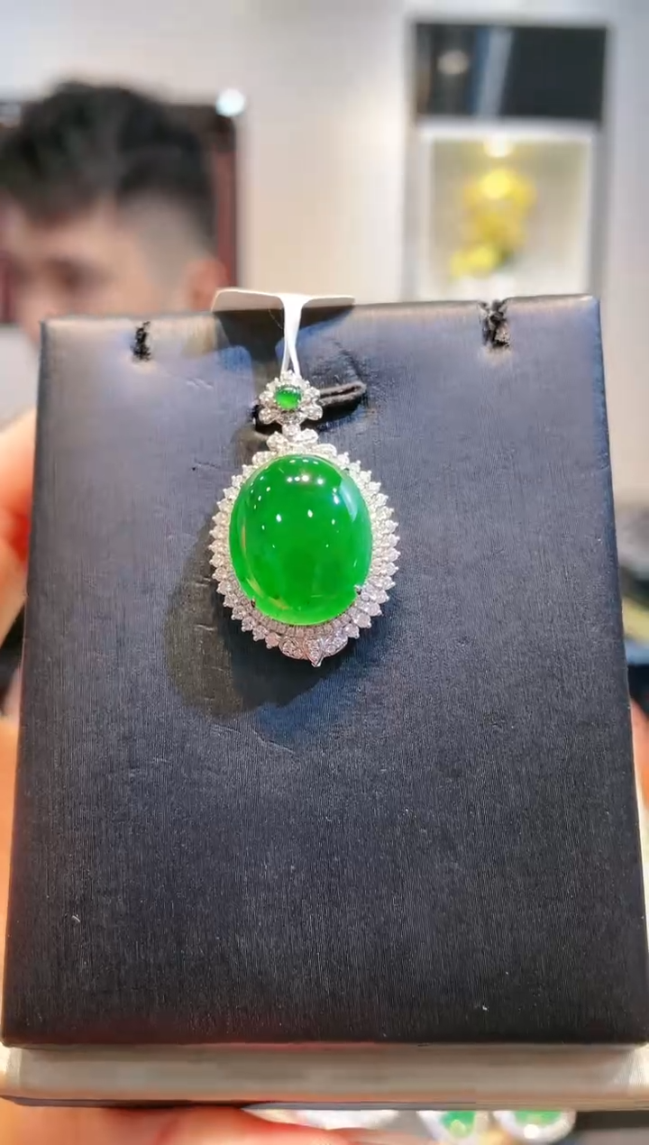 【闪购商品】翡翠颈饰18K金镶嵌A18天然A货翡翠吊坠