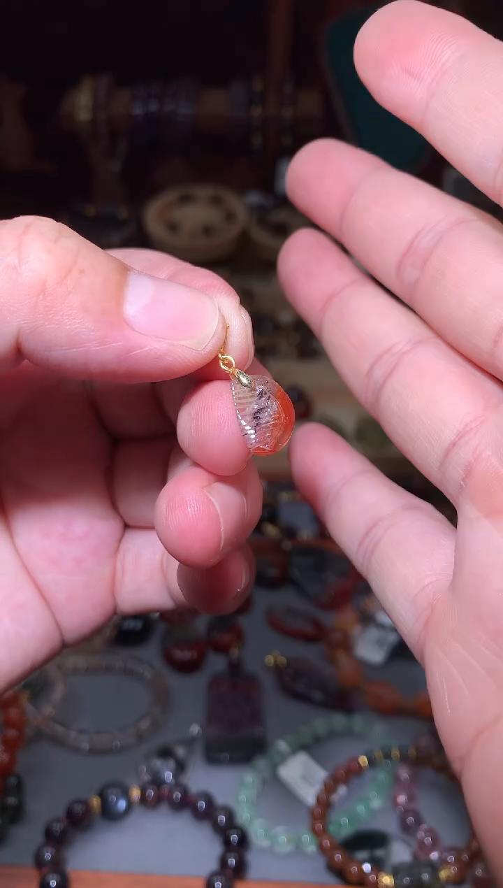 水晶珠宝半成品未镶嵌红极光梳子一个，多样性