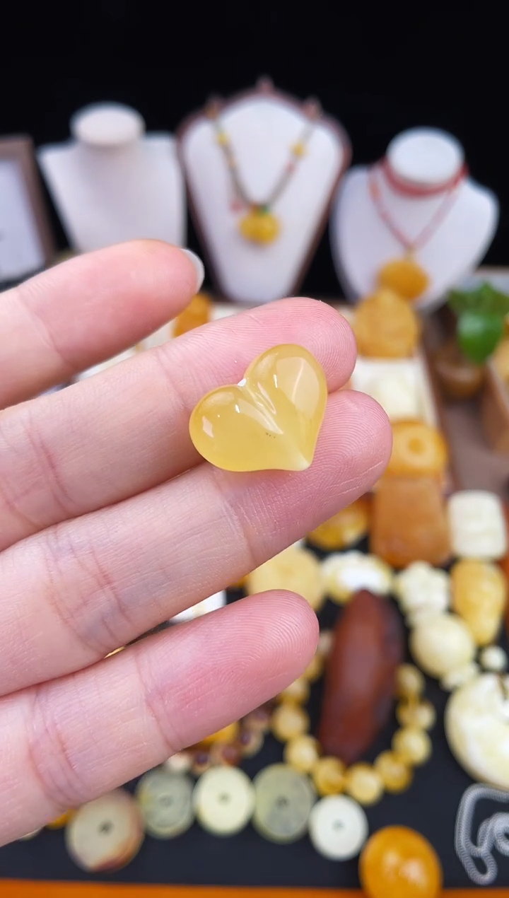 琥珀未镶嵌珠宝奇石柒月