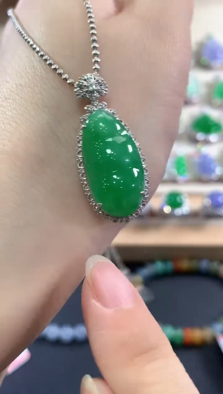 吊坠(不含链)18K金镶嵌翡翠b110     