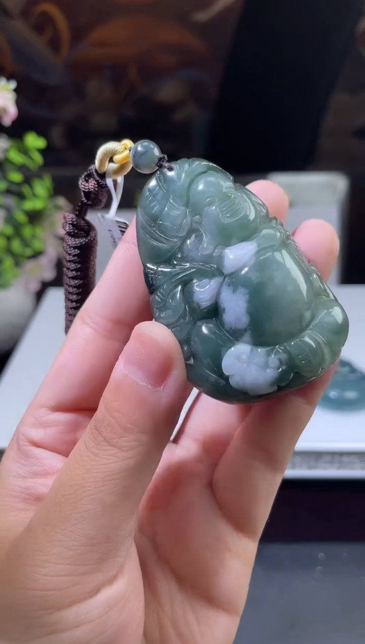 翡翠未镶嵌颈饰多样性发其一