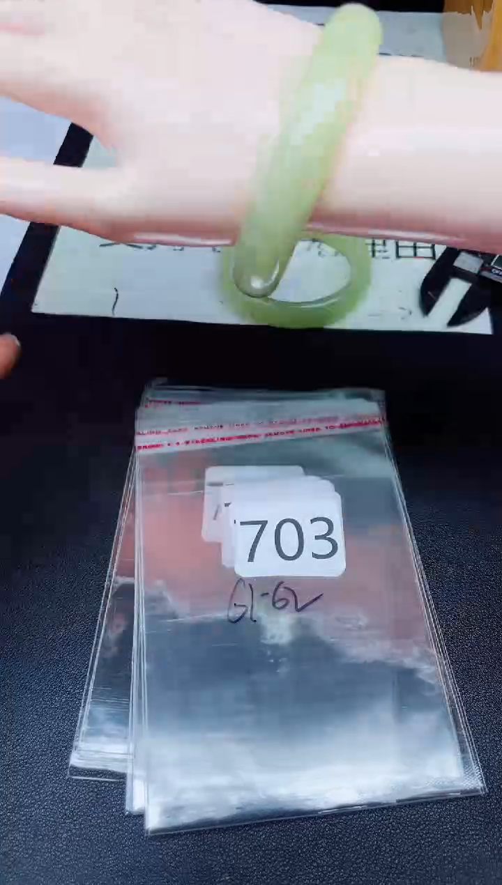 未镶嵌手镯石英质玉703