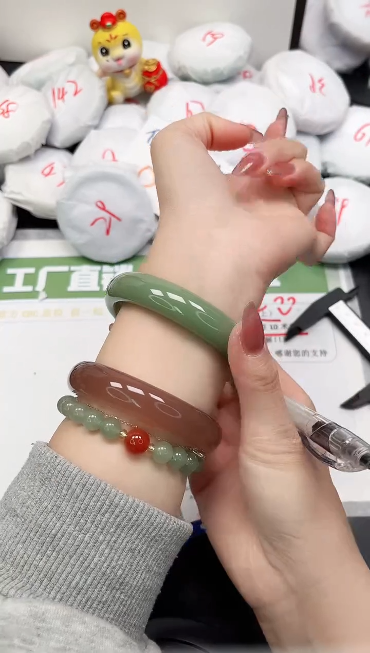 【闪购商品】石英质玉手镯未镶嵌217-62