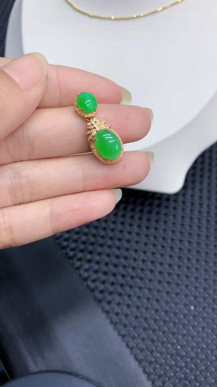 【闪购商品】翡翠颈饰18K金镶嵌            8