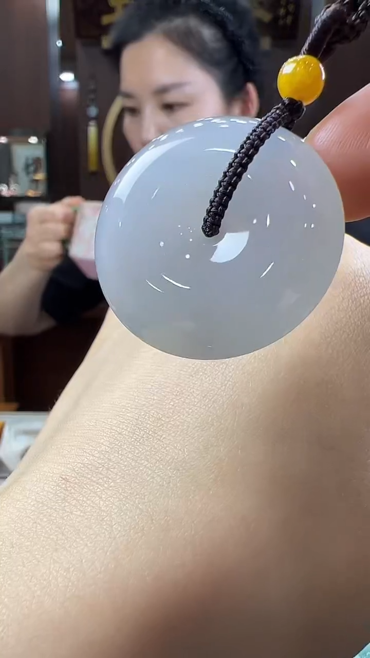 翡翠挂件未镶嵌平安扣