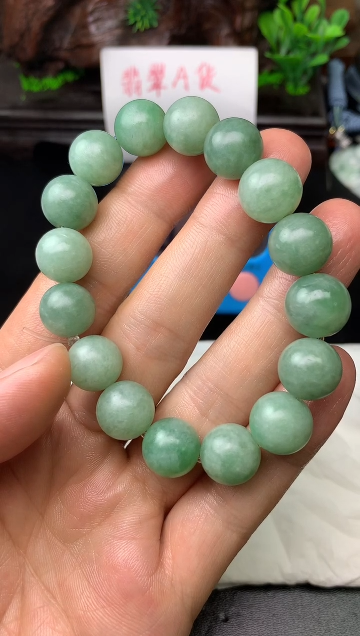颈饰未镶嵌翡翠眉****年手串