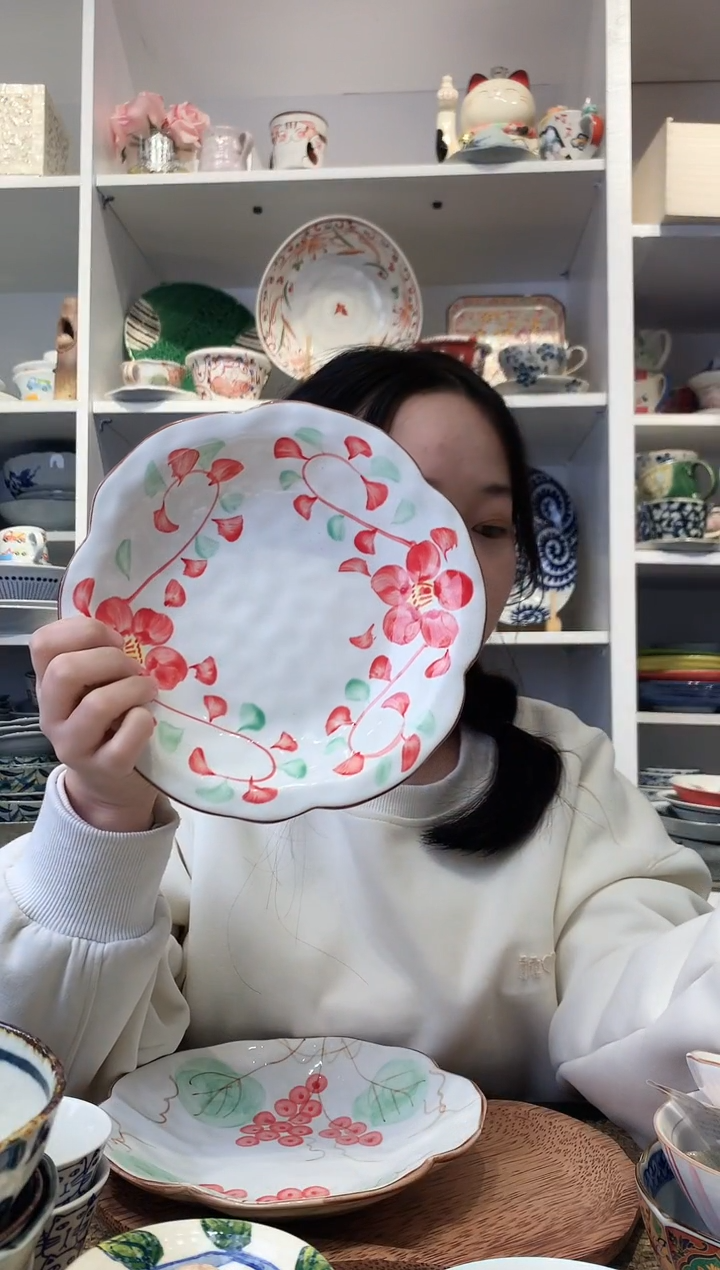 陶瓷【微瑕】手绘红唐草六瓣深盘20cm