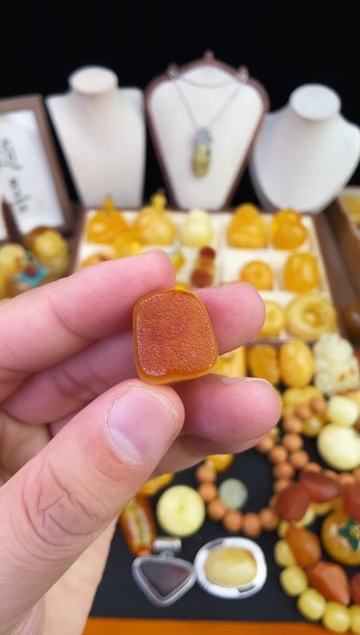 琥珀未镶嵌珠宝奇石柒月
