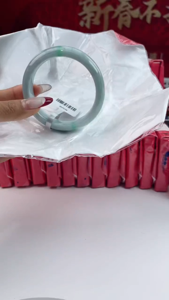 【闪购商品】翡翠手镯未镶嵌9翡翠手镯（微瑕）