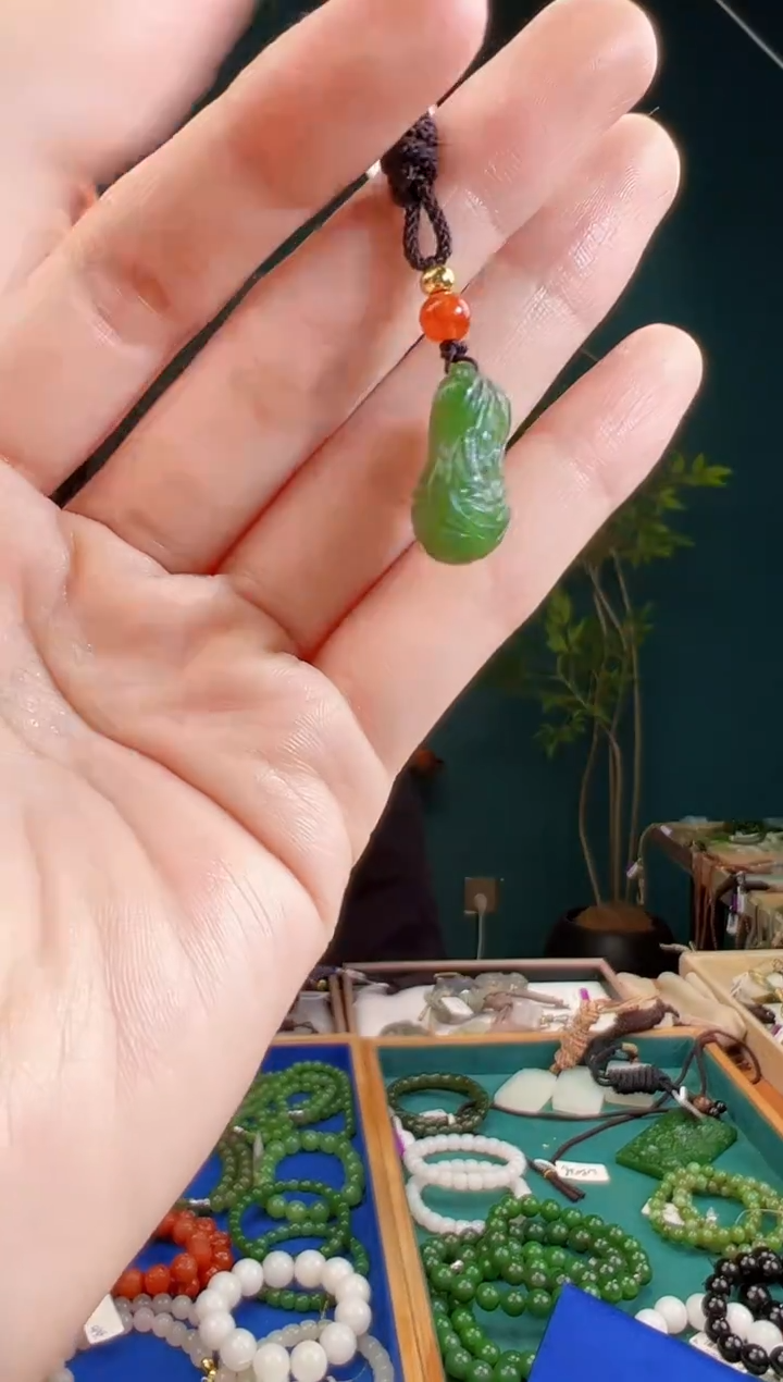 颈饰未镶嵌和田玉一物一证 拍一单发一个