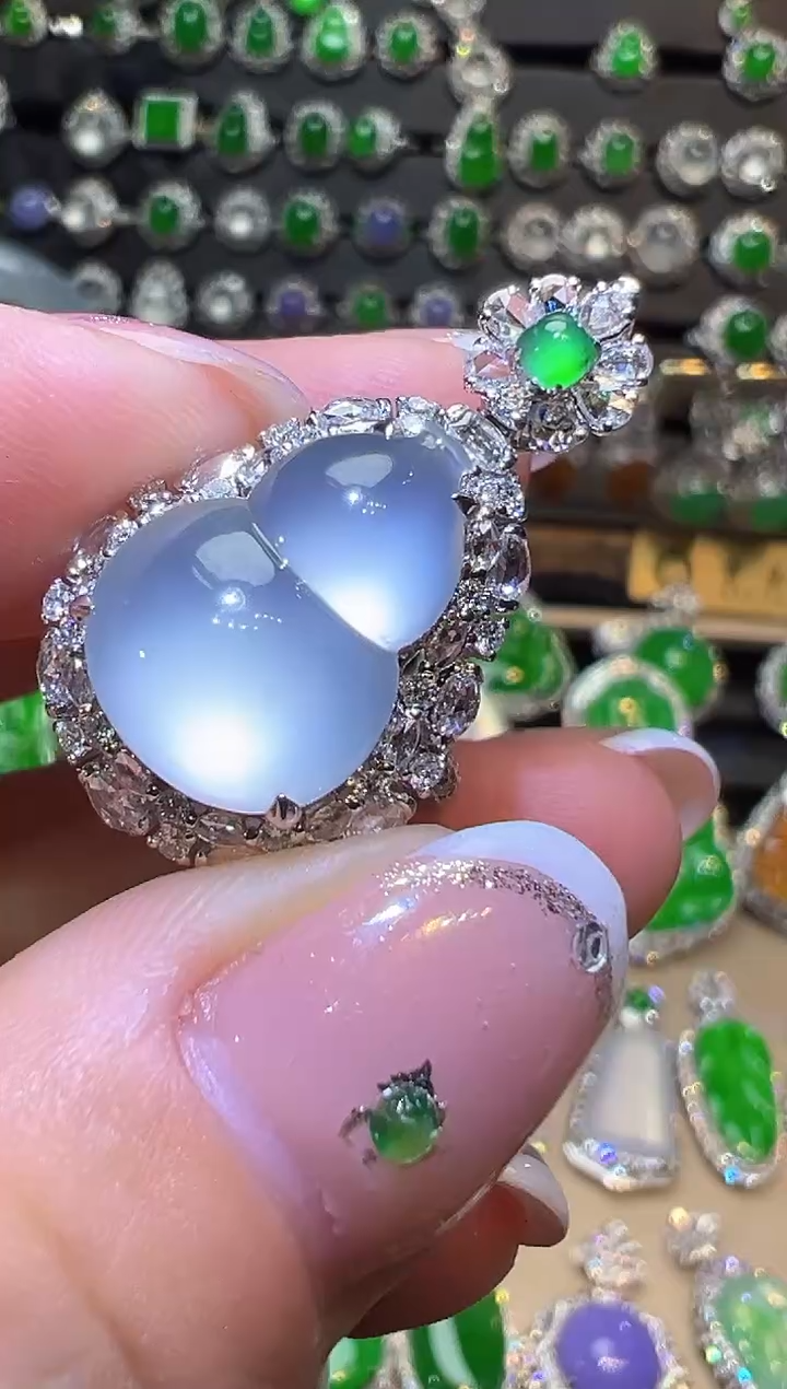 18K金镶嵌戒指翡翠葫芦