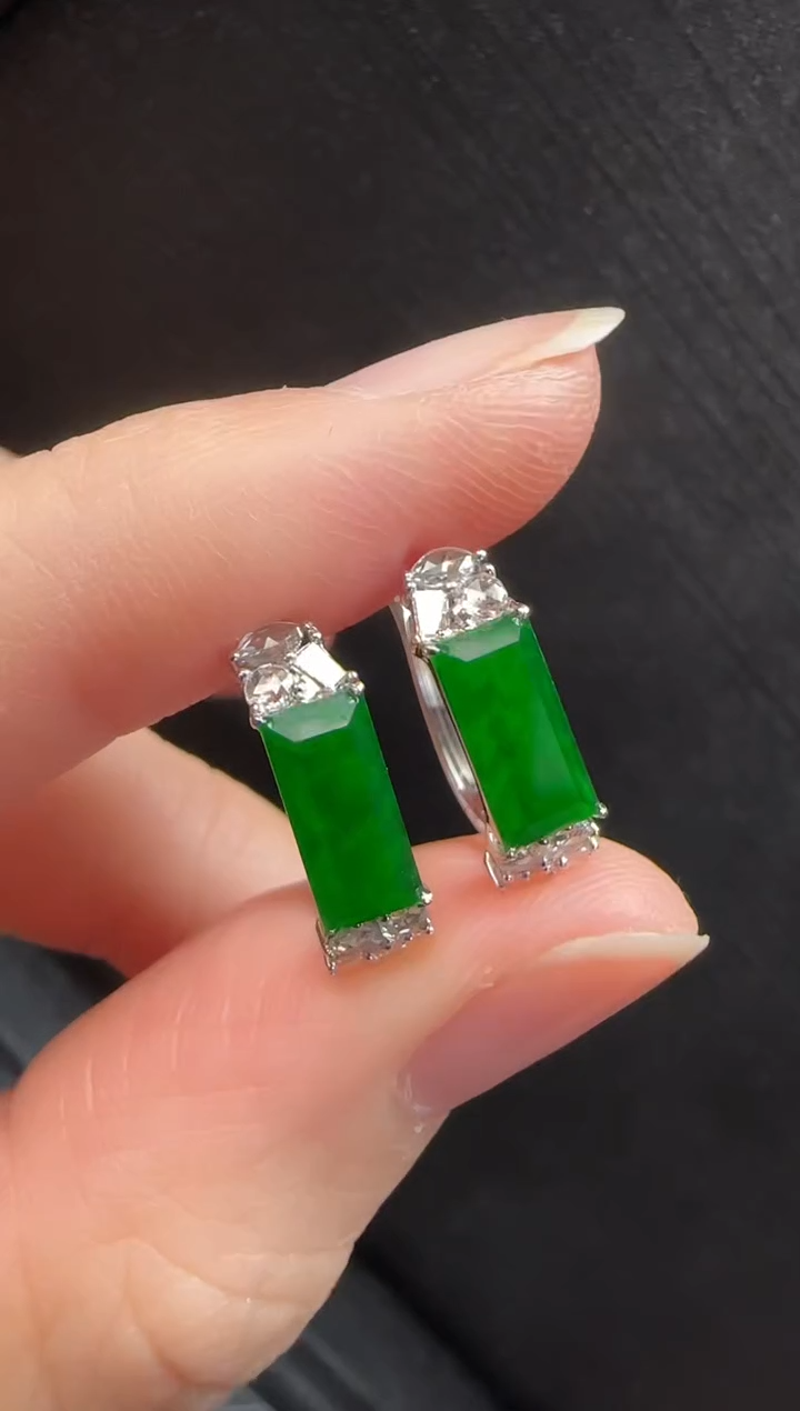 18K金镶嵌翡翠耳饰357无事牌一对