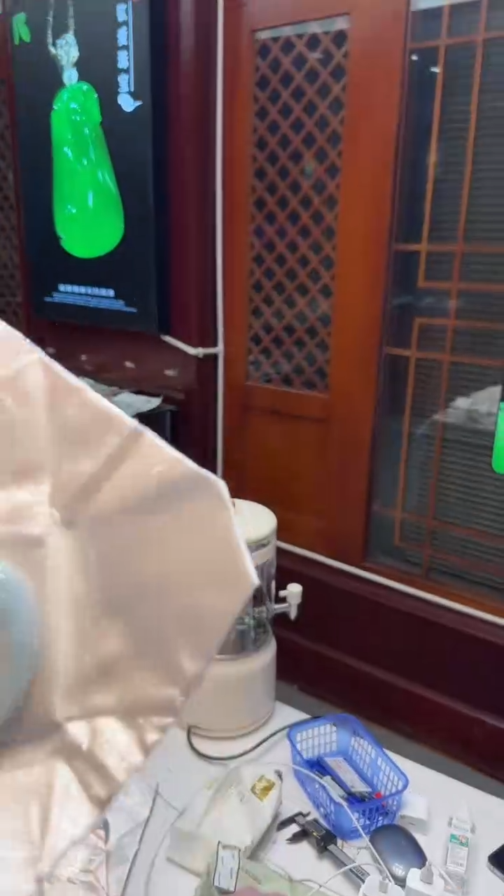 未镶嵌手镯翡翠手镯包容价