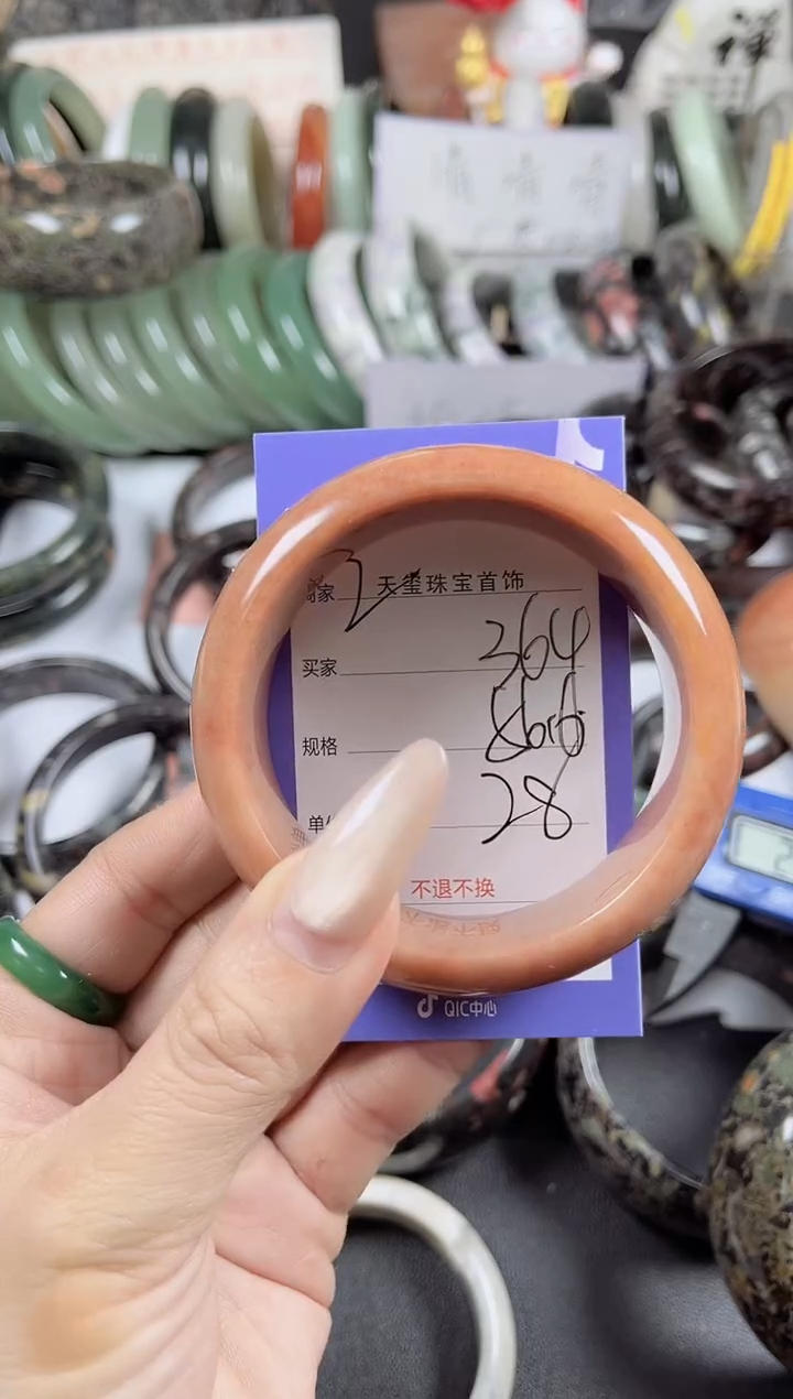 未镶嵌手镯石英质玉364