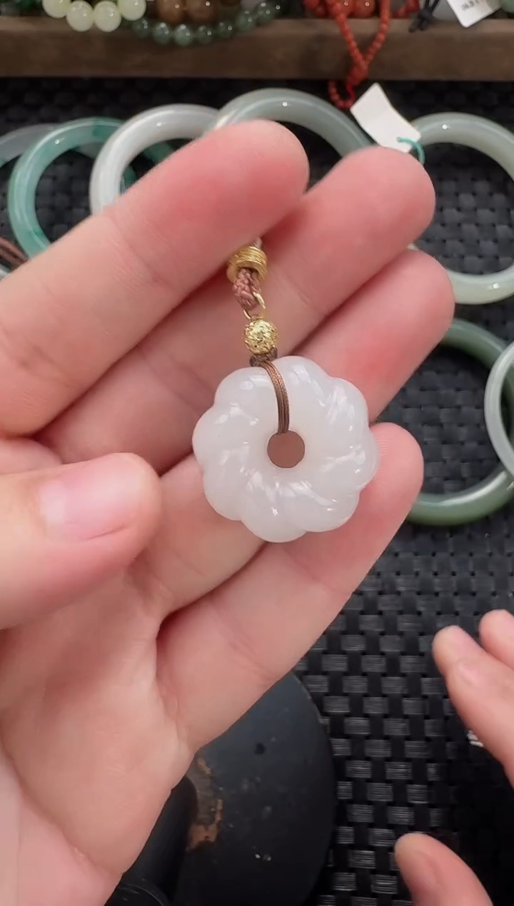 颈饰未镶嵌和田玉平安扣