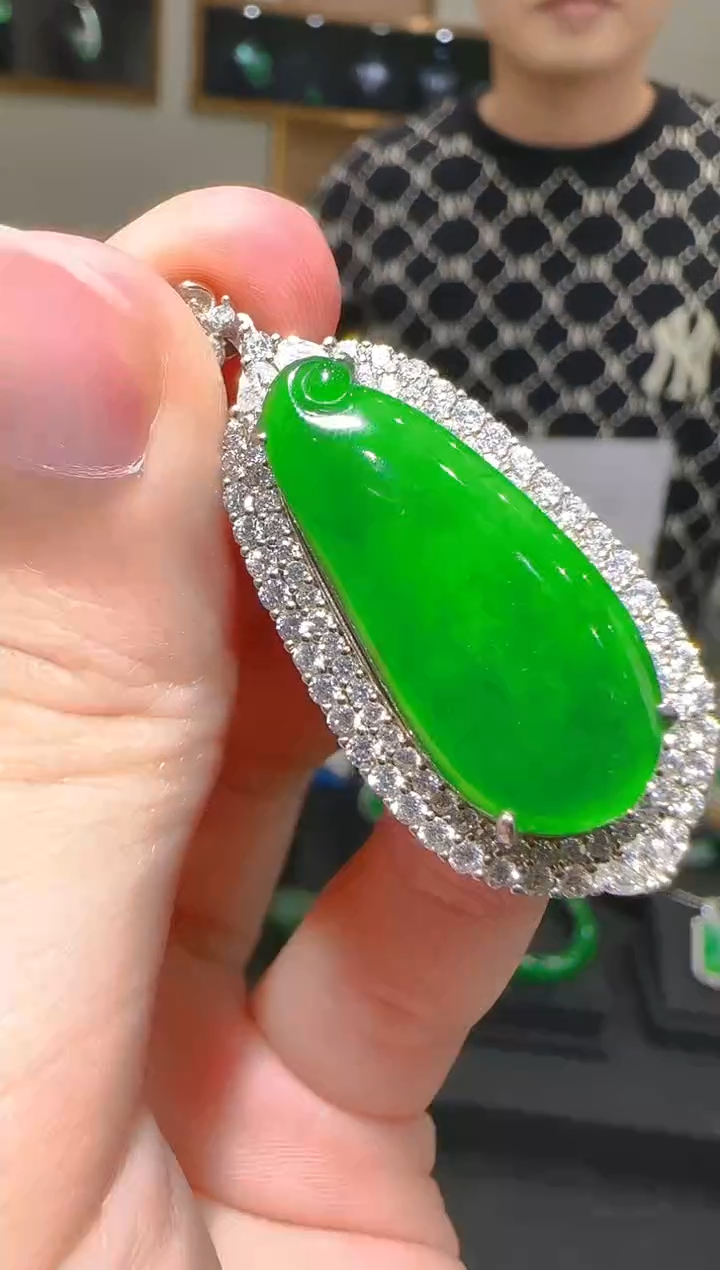 【闪购商品】翡翠吊坠(不含链)银S925镶嵌天然翡翠A货多样性发一件