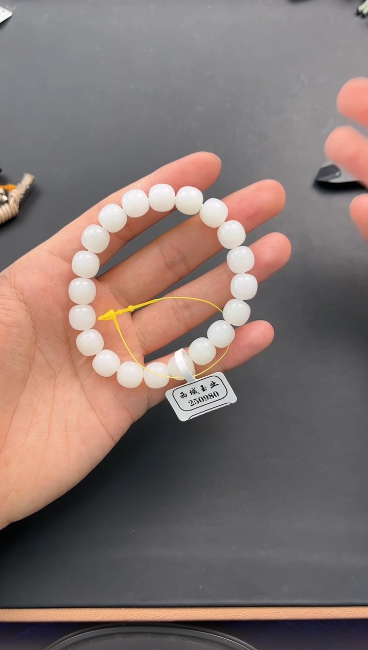 未镶嵌手串和田玉红*枝且末天泰白玉老型手串卡10微色差