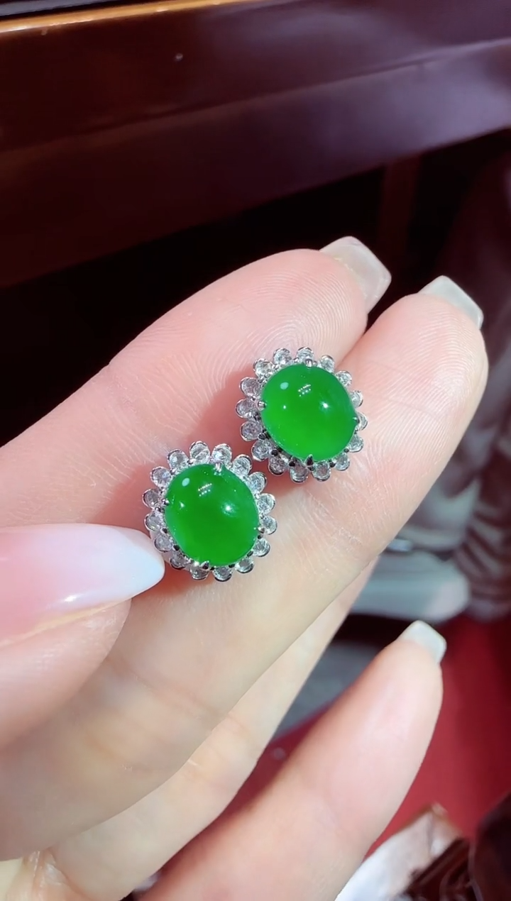 【闪购商品】翡翠耳饰18K金镶嵌蛋面