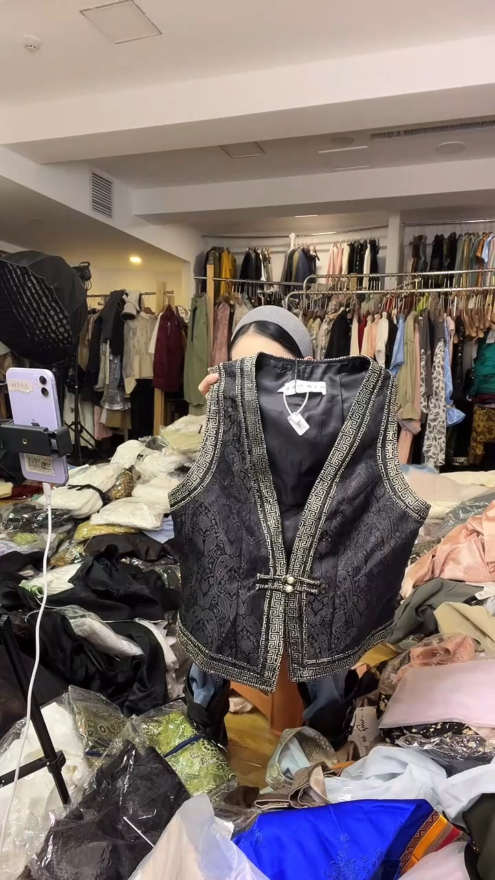 马甲       M码       80-105斤