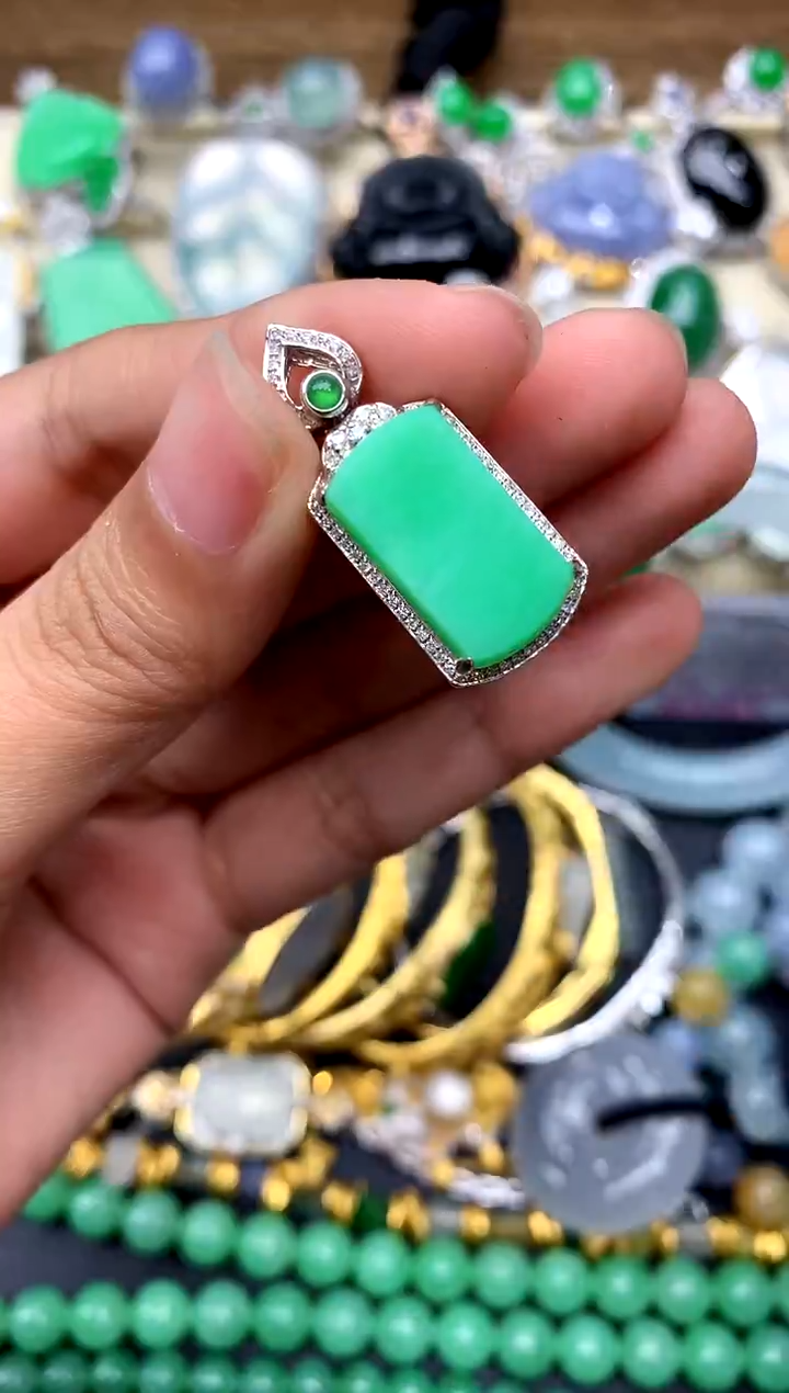 【闪购商品】翡翠颈饰18K金镶嵌365-中国好珍宝