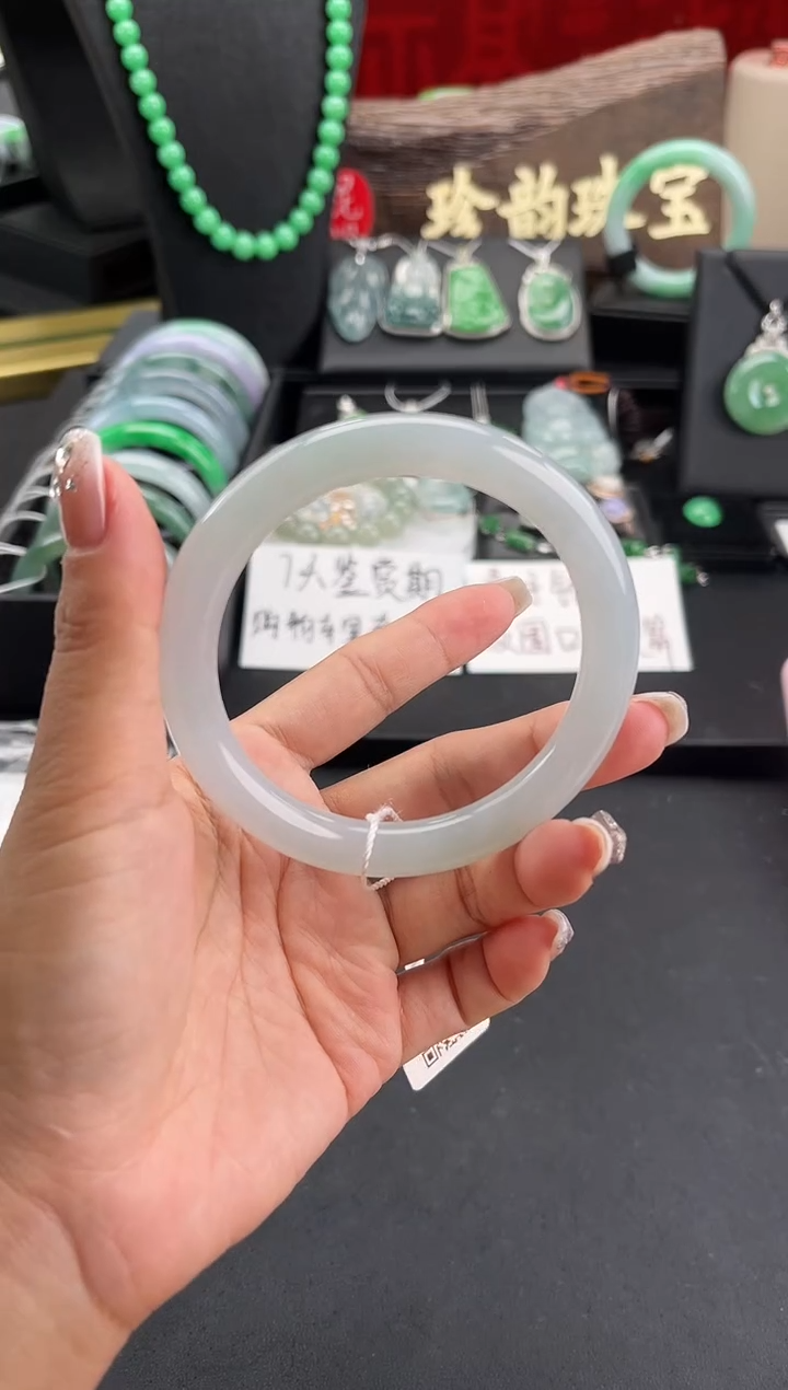 翡翠手镯未镶嵌手镯