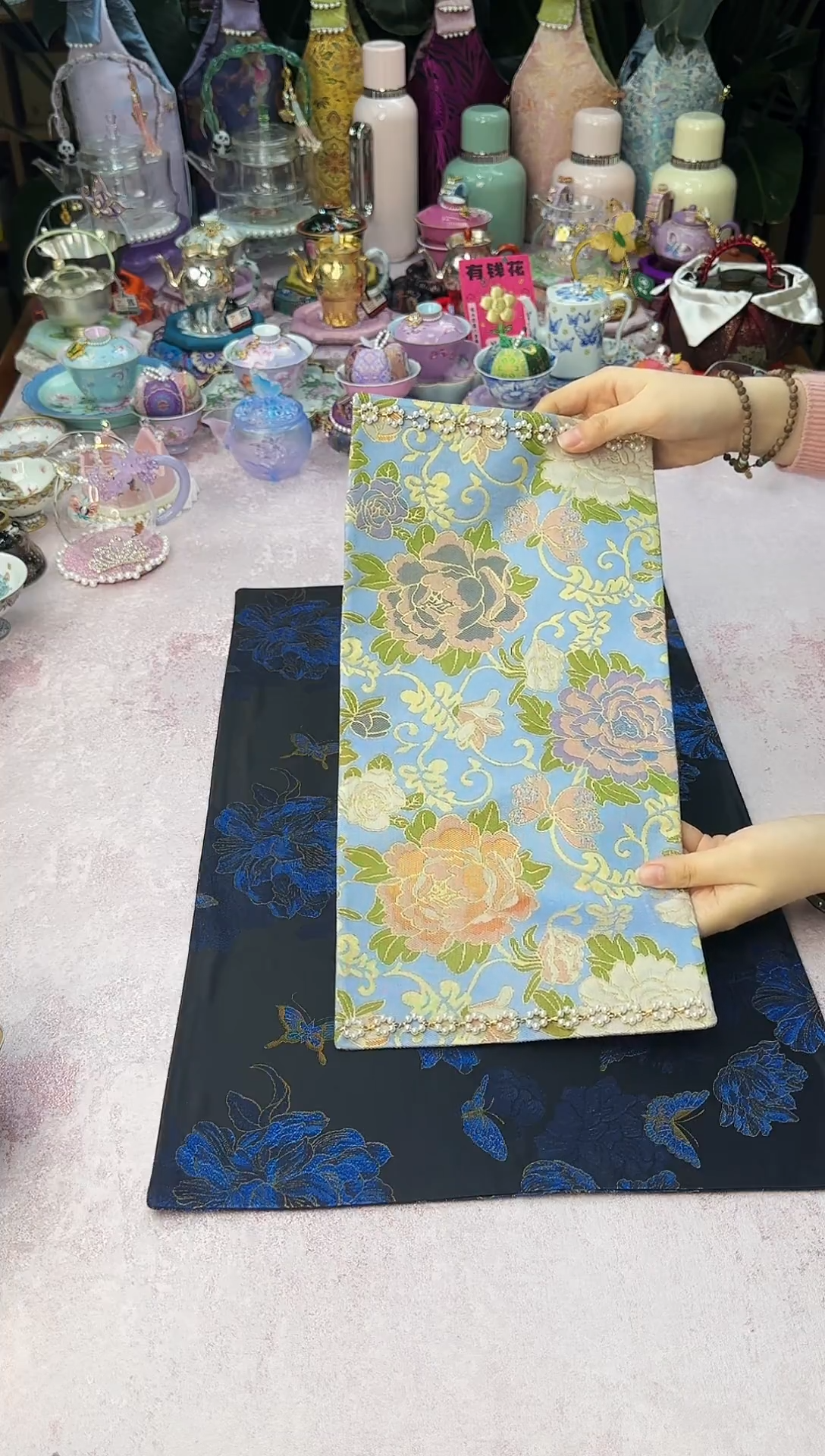 86湖水蓝牡丹花茶席