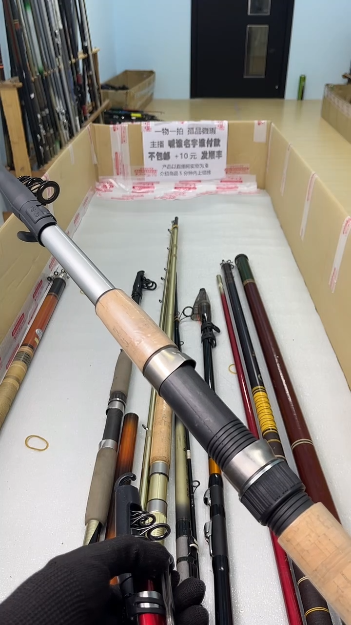 时*@孤品微瑕，以直播间介绍为准，加10元发顺丰。