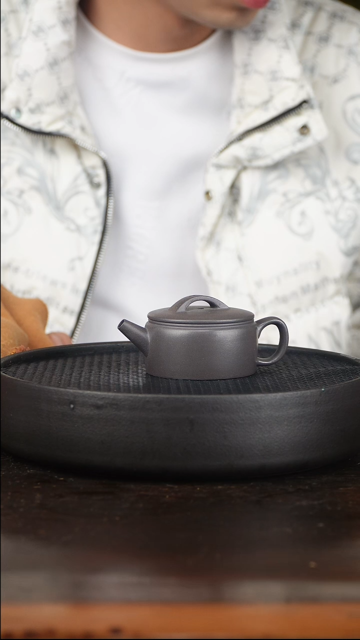 紫砂茶壶离开了看了看