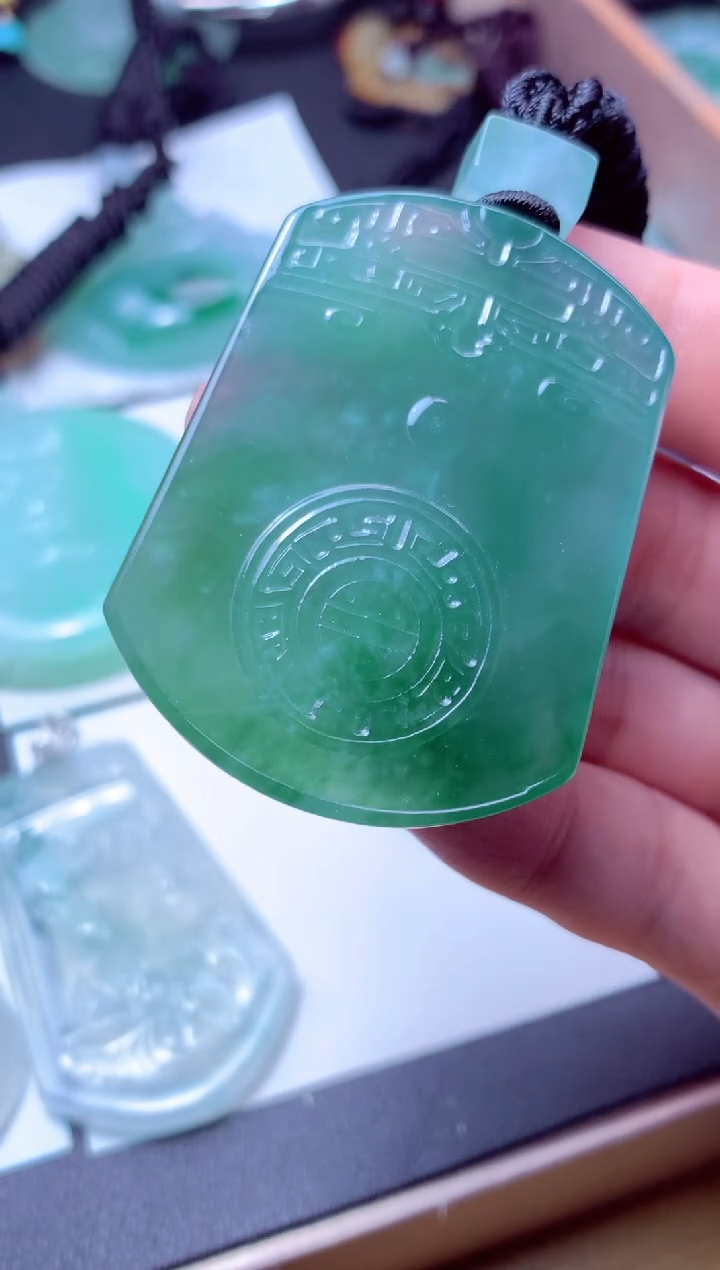 颈饰未镶嵌翡翠天然A货翡翠