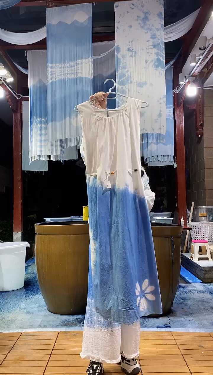 云浅蓝深 扎染服装 腰部木珠背心裙 压花