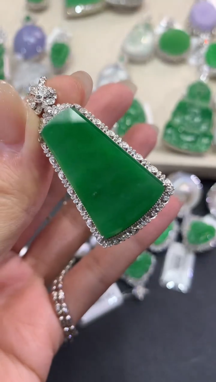 【闪购商品】翡翠吊坠(不含链)18K金镶嵌q109         