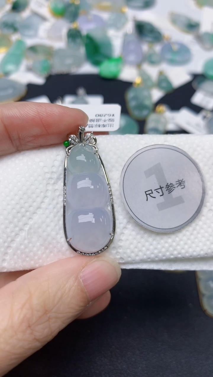 颈饰18K金镶嵌翡翠天然缅甸A货翡翠