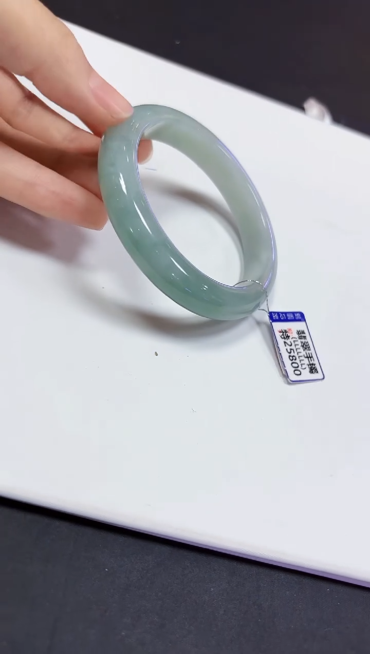 【闪购商品】翡翠颈饰未镶嵌58手镯