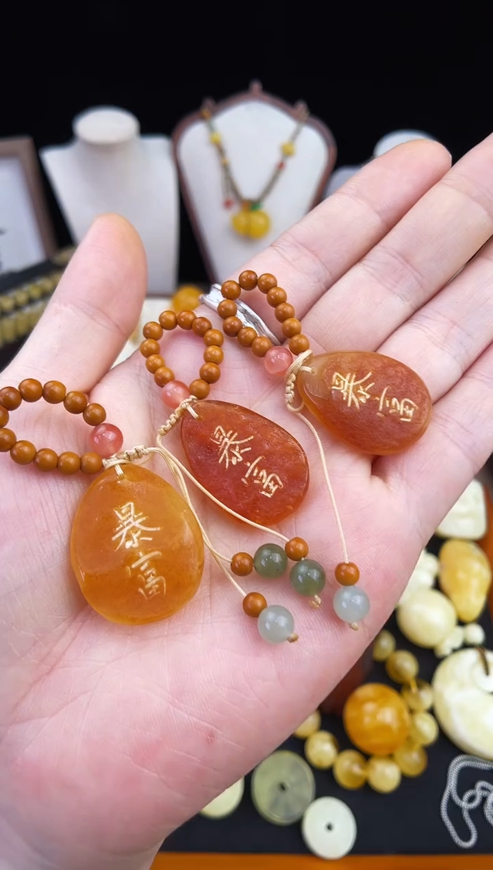 琥珀未镶嵌珠宝奇石多样性发其一