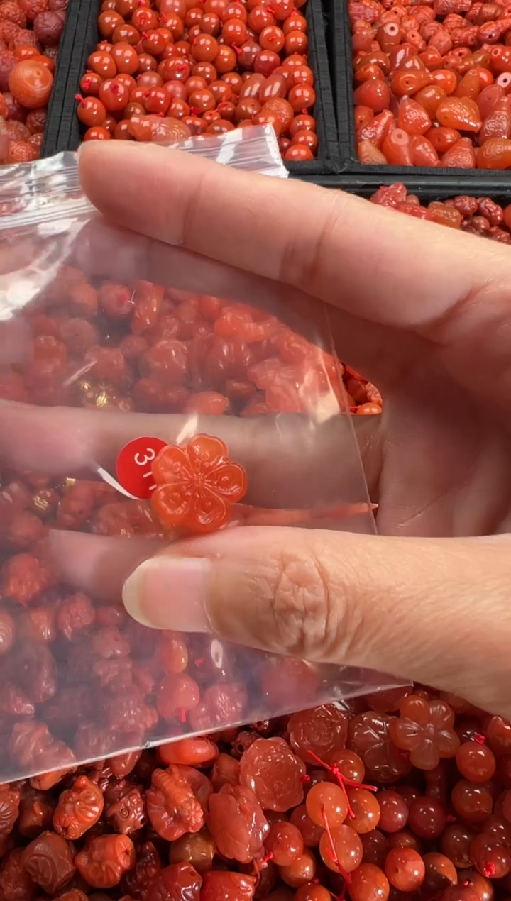 【闪购商品】南红玛瑙颈饰未镶嵌1