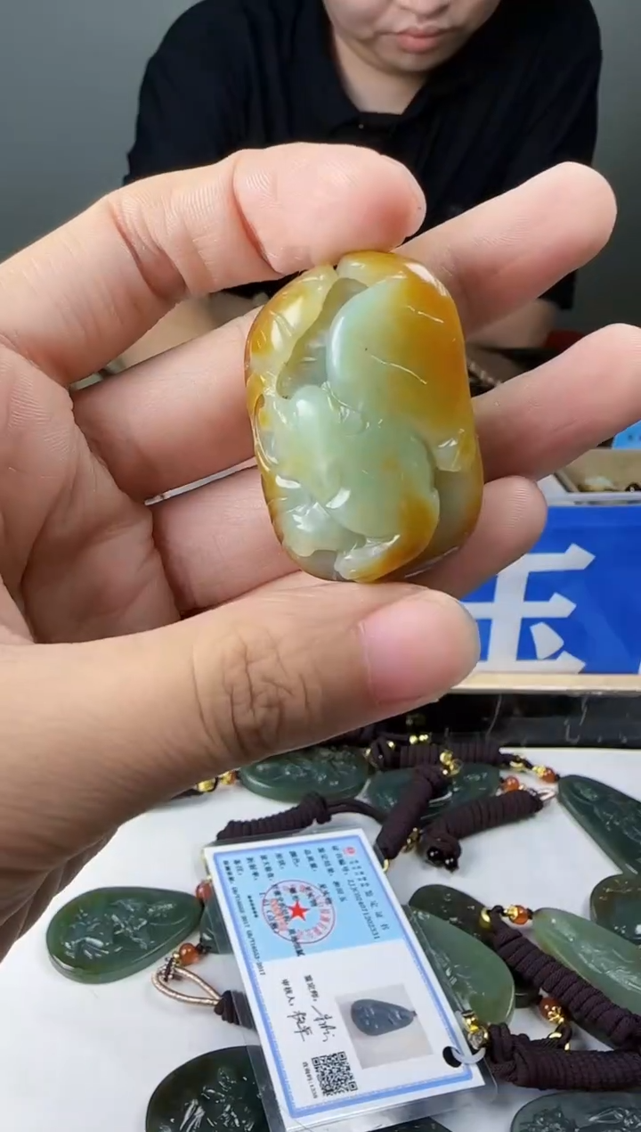 和田玉未镶嵌颈饰1