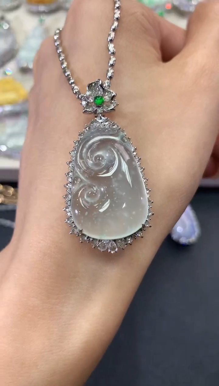 【闪购商品】翡翠吊坠(不含链)18K金镶嵌w181  