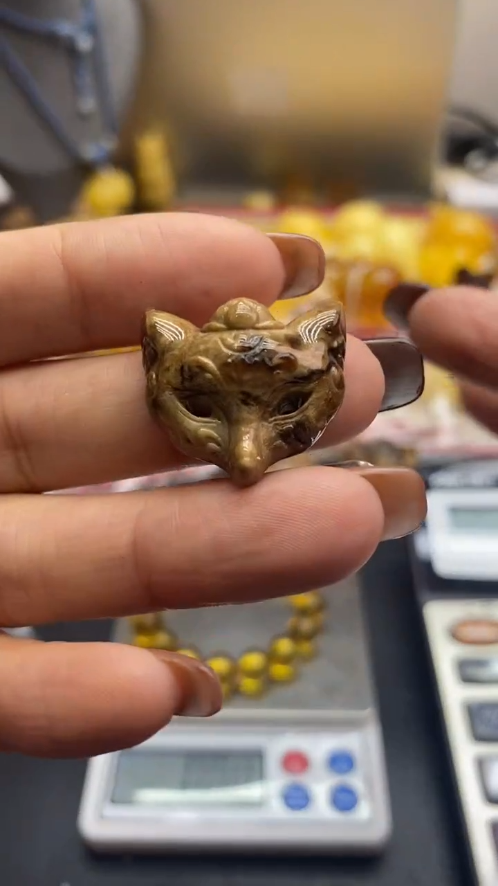 琥珀未镶嵌珠宝奇石328