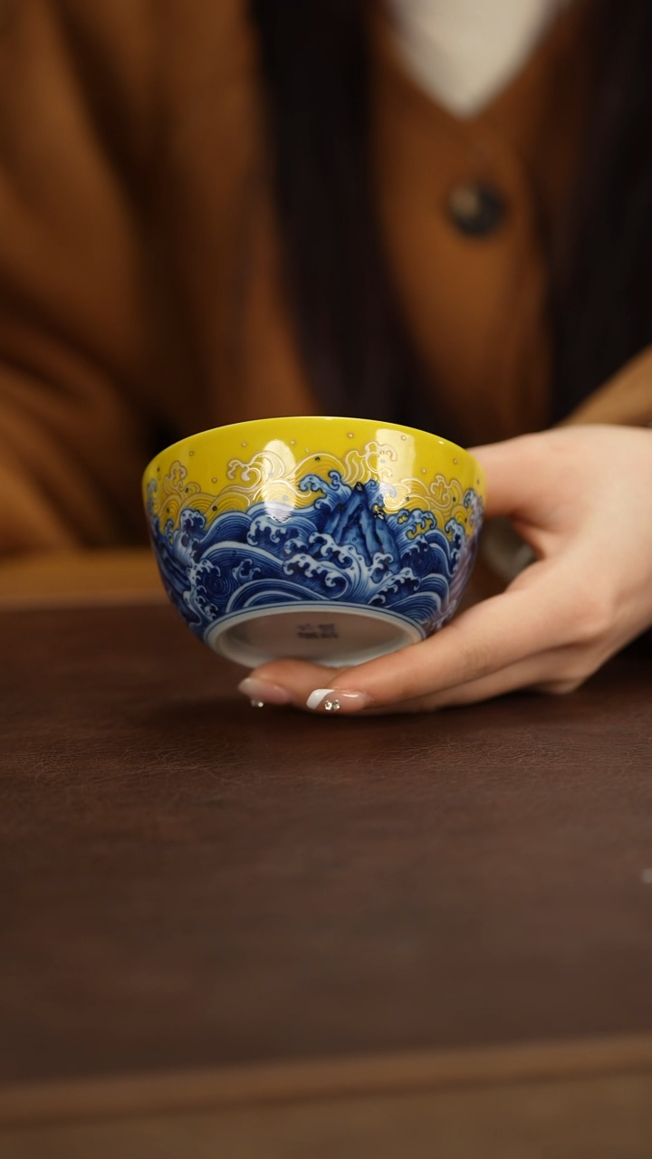 【闪购商品】水造青花江崖海水卧足杯