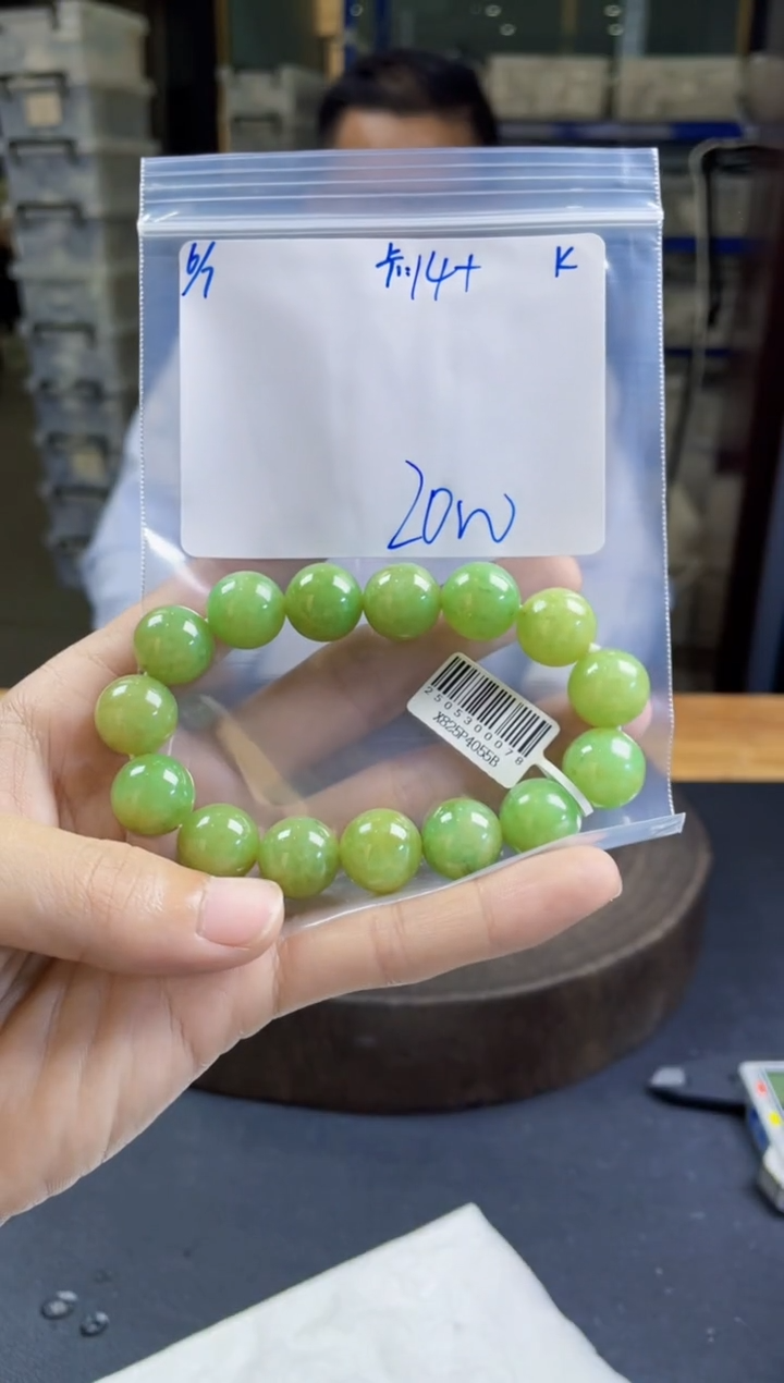 定制翡翠未镶嵌珠串