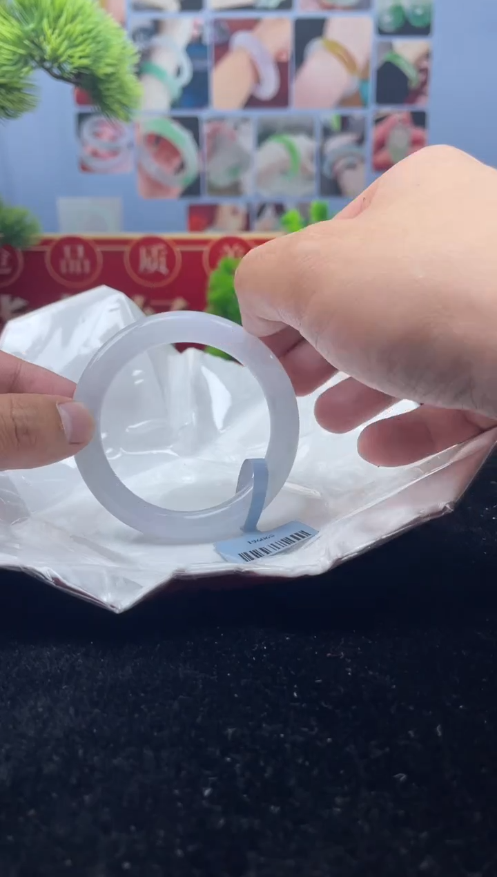 翡翠未镶嵌手镯手镯7