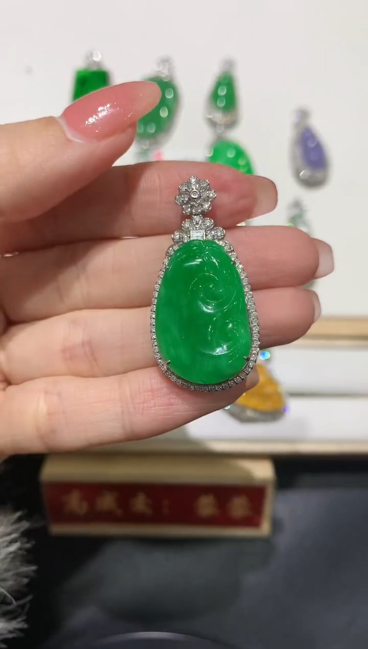 【闪购商品】翡翠吊坠(不含链)18K金镶嵌团购9