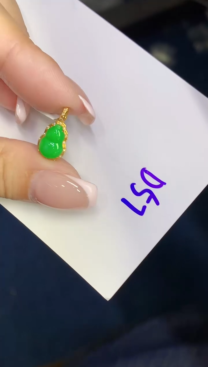 翡翠18K金镶嵌颈饰缅甸天然翡翠A货
